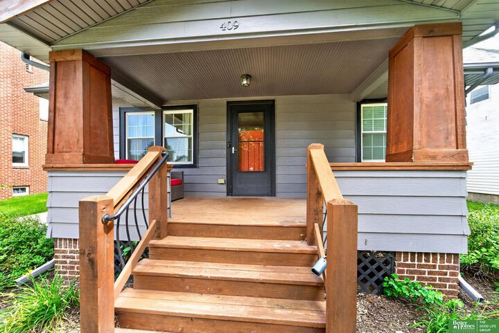 Property Photo:  409 S 49th Street  NE 68132 