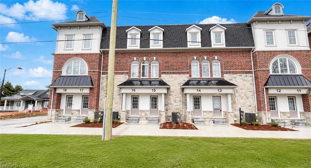 Property Photo:  677 Park Road N 15  ON N3R 0A2 