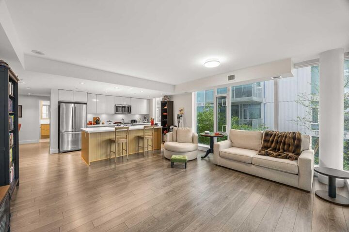 Property Photo: 560 6 Avenue SE 301 AB T2G 1K7