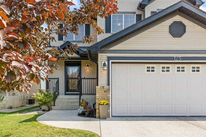 Property Photo:  125 Cougarstone Manor SW  AB T3H 5N4 