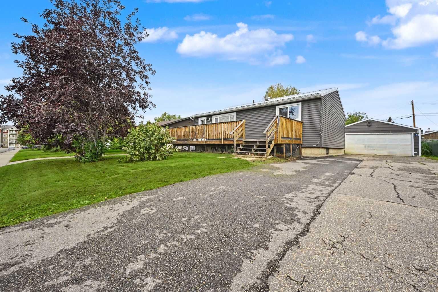 Property Photo:  9516 98 Avenue  AB T8V 0N9 