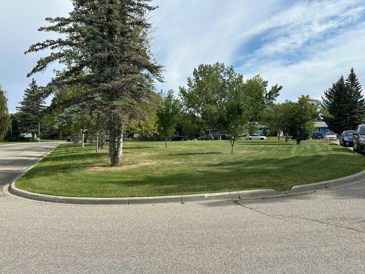 Property Photo:  3540 Bulyea Crescent NW  AB T2C 1N7 