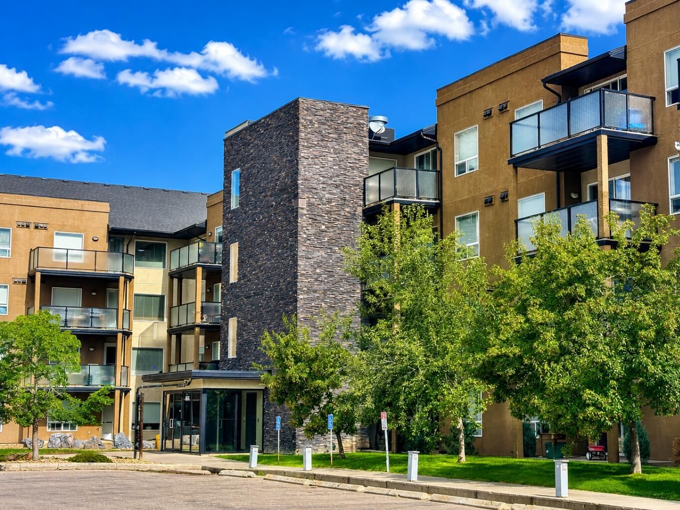 Property Photo:  9124 96 Avenue 119  AB T8X 0A1 
