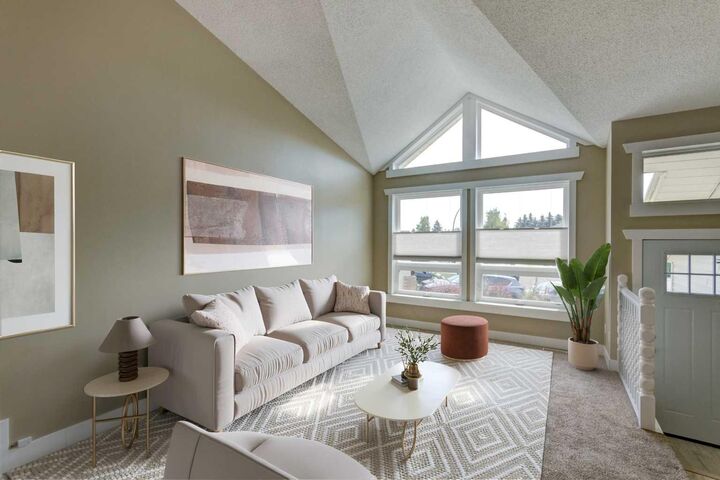 Property Photo:  31 Deer Place SE  AB T2J 6W6 