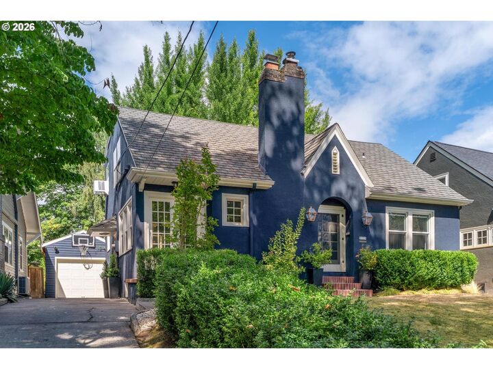 Property Photo: 3325 NE Holladay St OR 97232