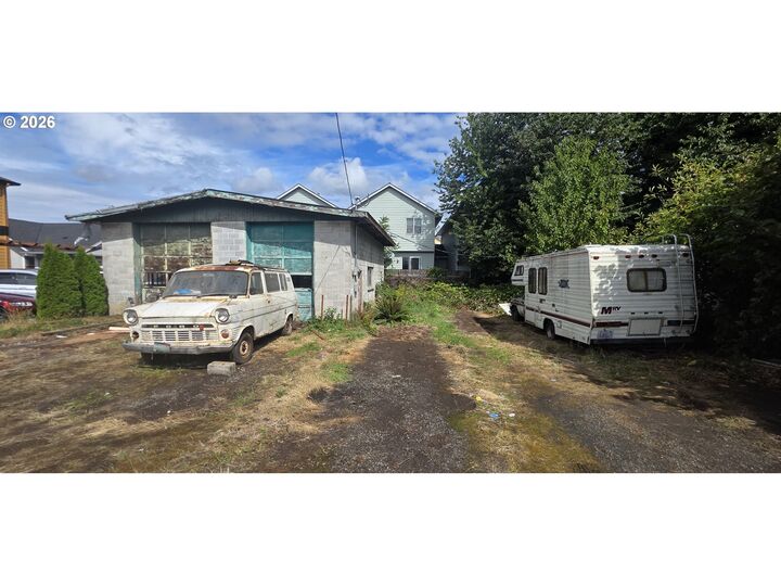 Property Photo:  2037 E St  WA 98671 