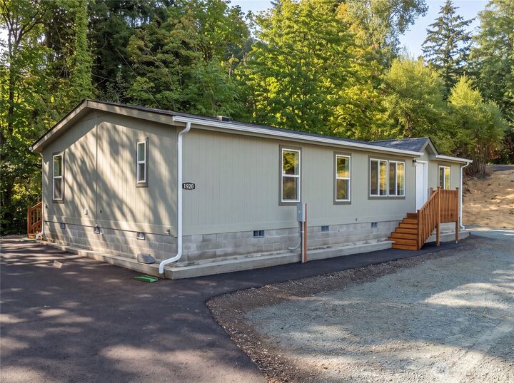 Property Photo:  1920  Grade Street  WA 98626 