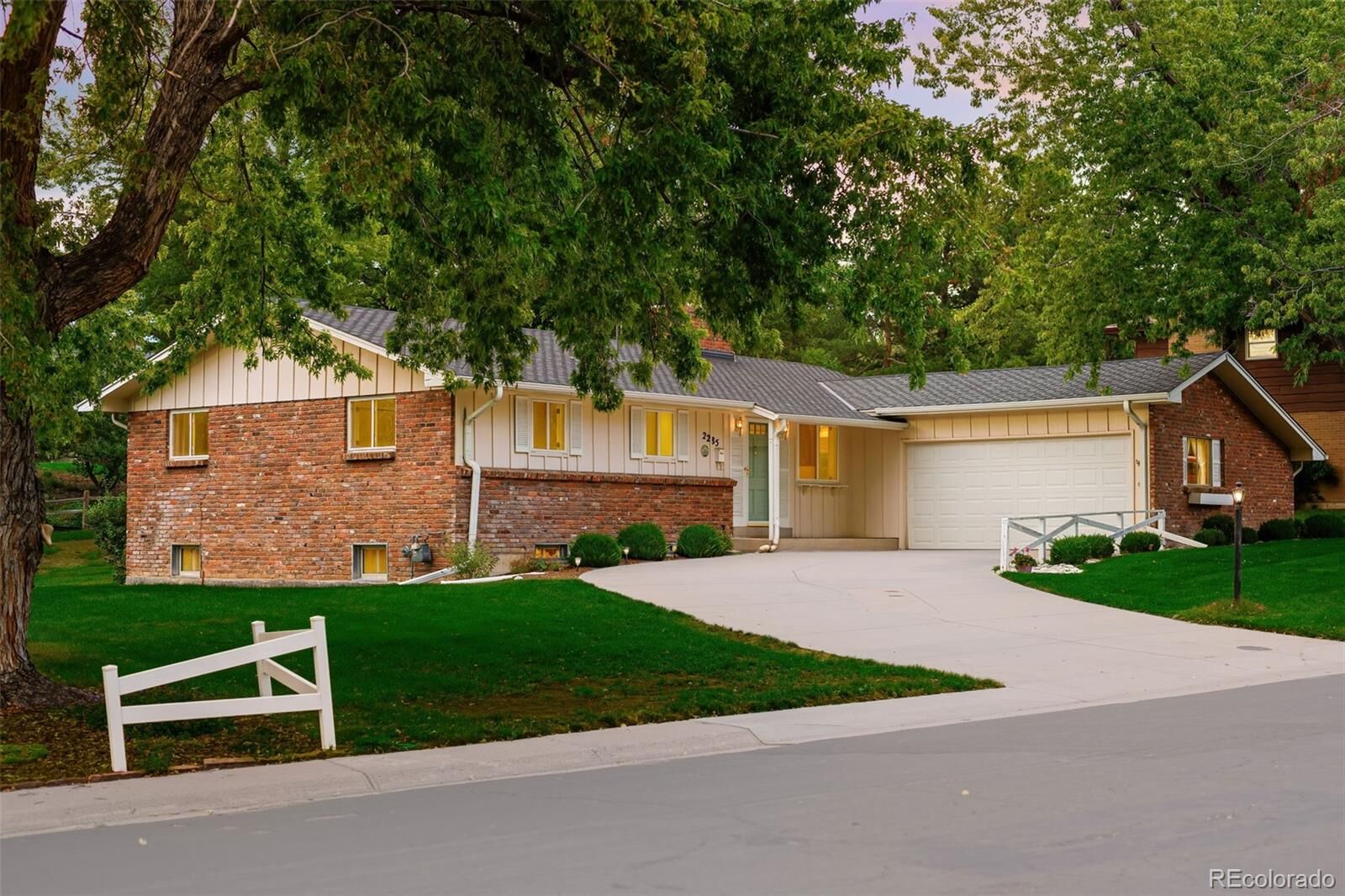 Property Photo:  2285 W Davies Avenue  CO 80120 