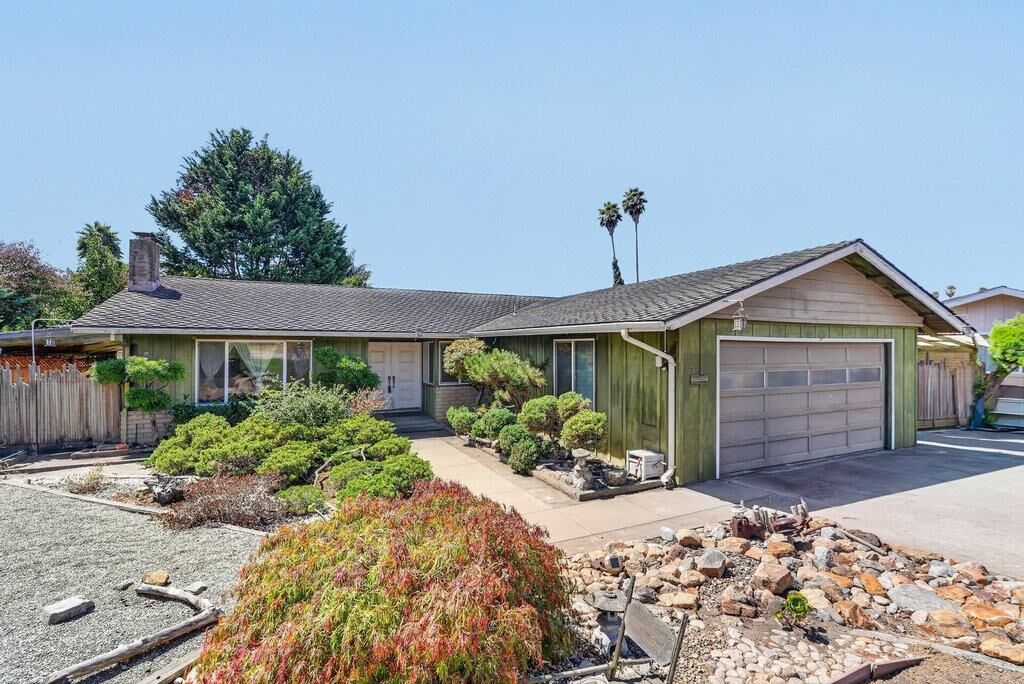 Property Photo:  25 Brook Court  CA 95076 