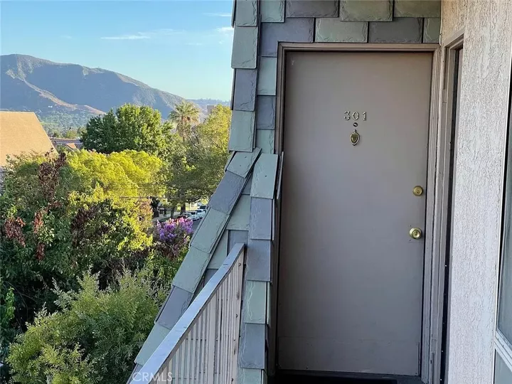 Property Photo:  617 E Angeleno 301  CA 91501 