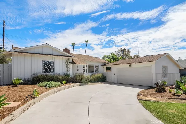 Property Photo:  14752 Romanza  CA 92780 