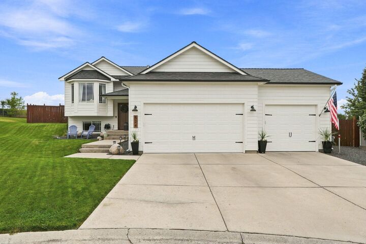 Property Photo: 524 S Moore Ln WA 99037