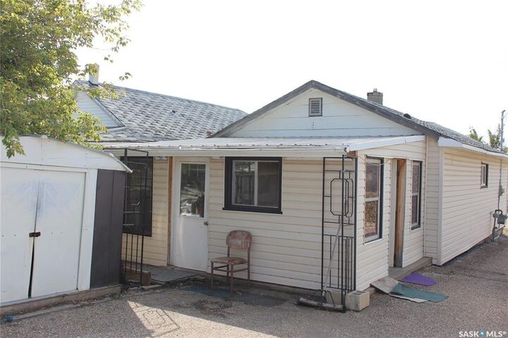 Property Photo: 928 Fairford Street E SK S6H 0G4