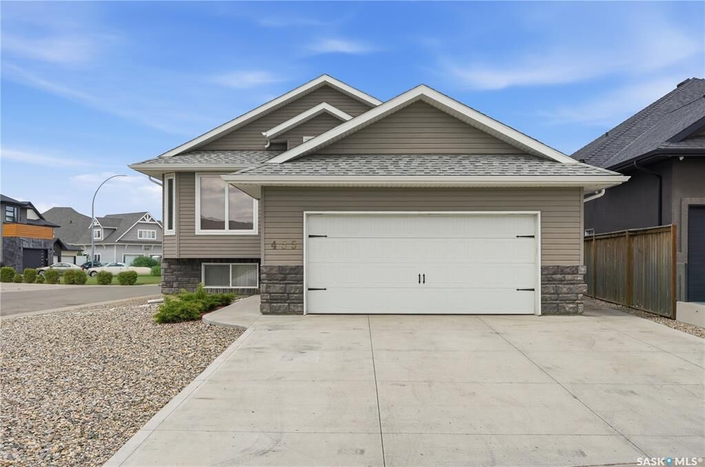 Property Photo:  455 Hastings Crescent  SK S7V 0C8 