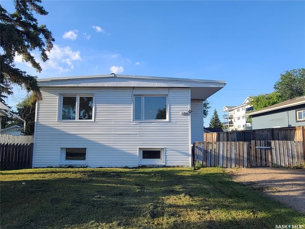 Property Photo:  130 26th Street W  SK S6V 4P9 