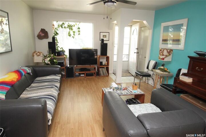 Property Photo:  612 7th Street E  SK S7H 0X9 