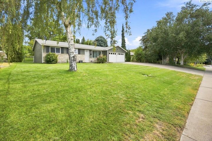 Property Photo: 2146 Newcomer Ave WA 99354