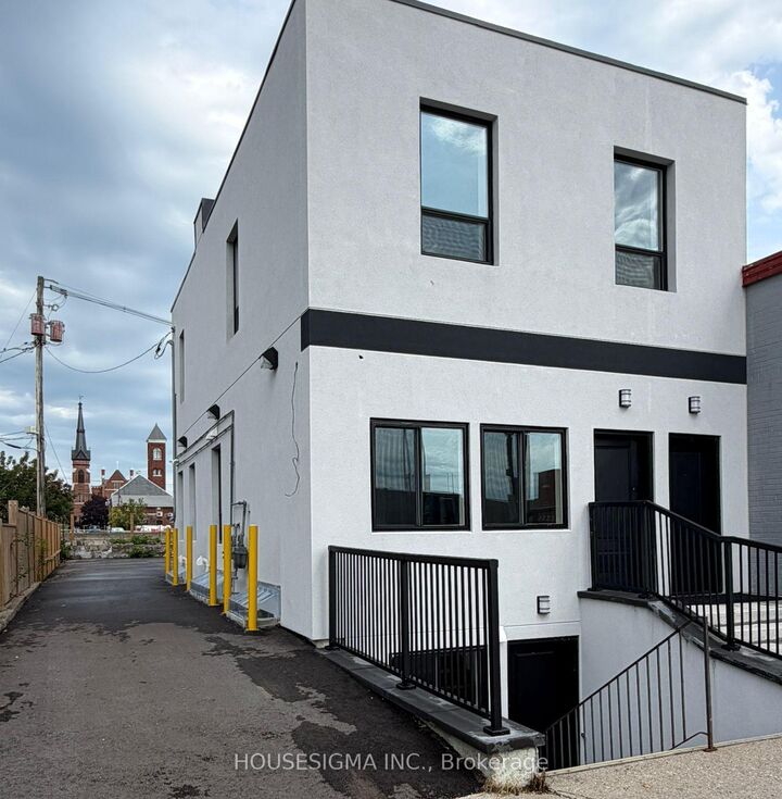Property Photo:  28 West Street N Main Floor Unit  ON L3V 5B8 