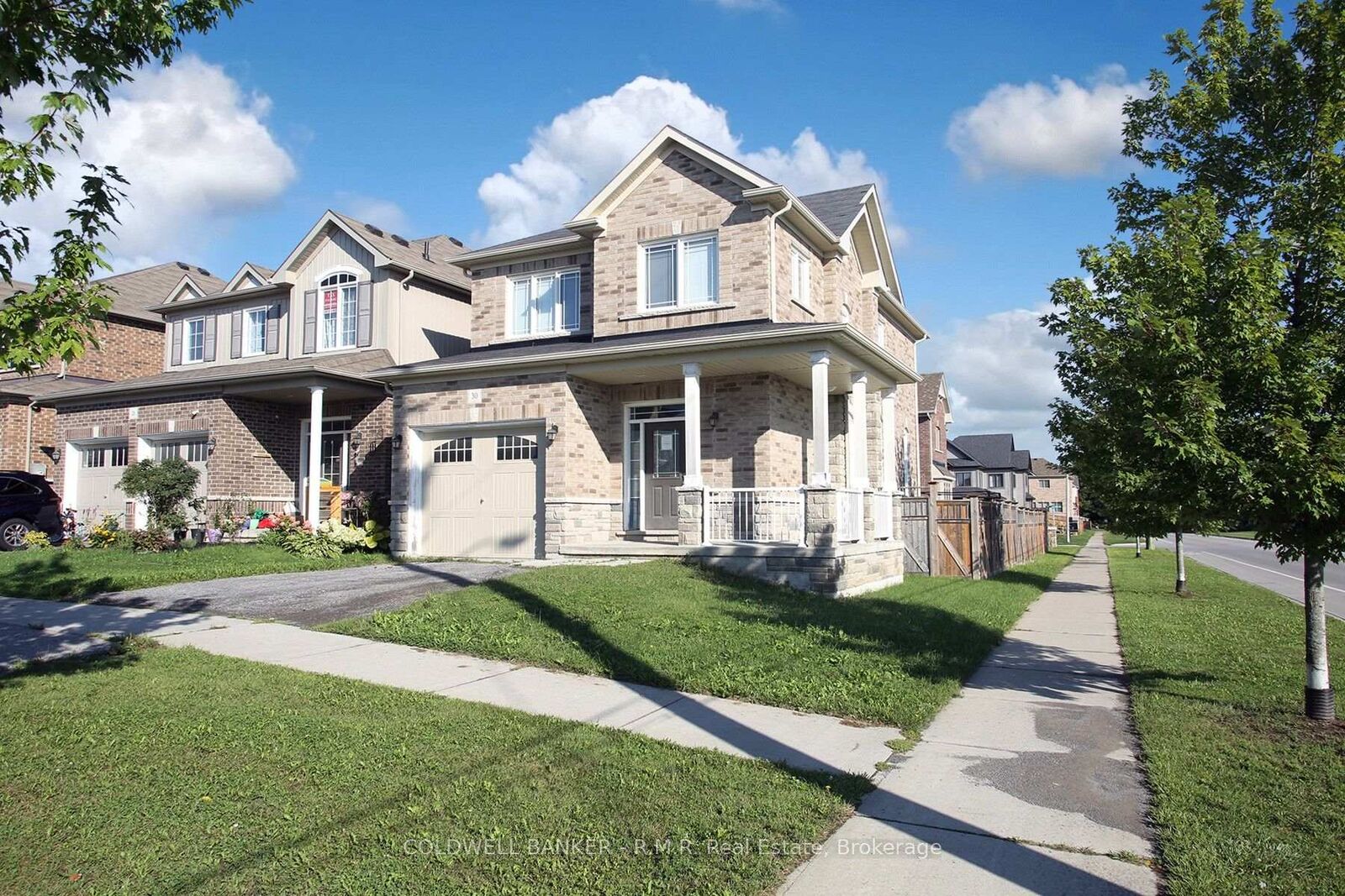 Photo de la propriété:  30 Moses Crescent  ON L1C 0T7 