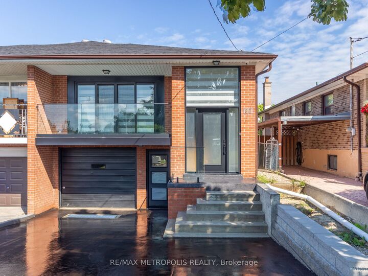Property Photo:  62 Davelayne Road Upper  ON M9M 2A7 
