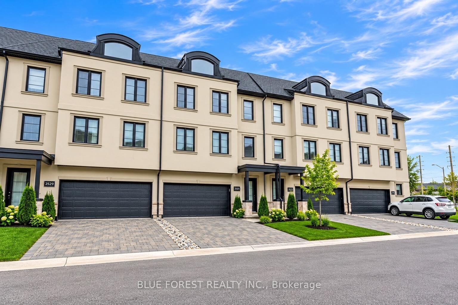 Property Photo:  2525 Meadowlands Way 33  ON N6G 2N1 