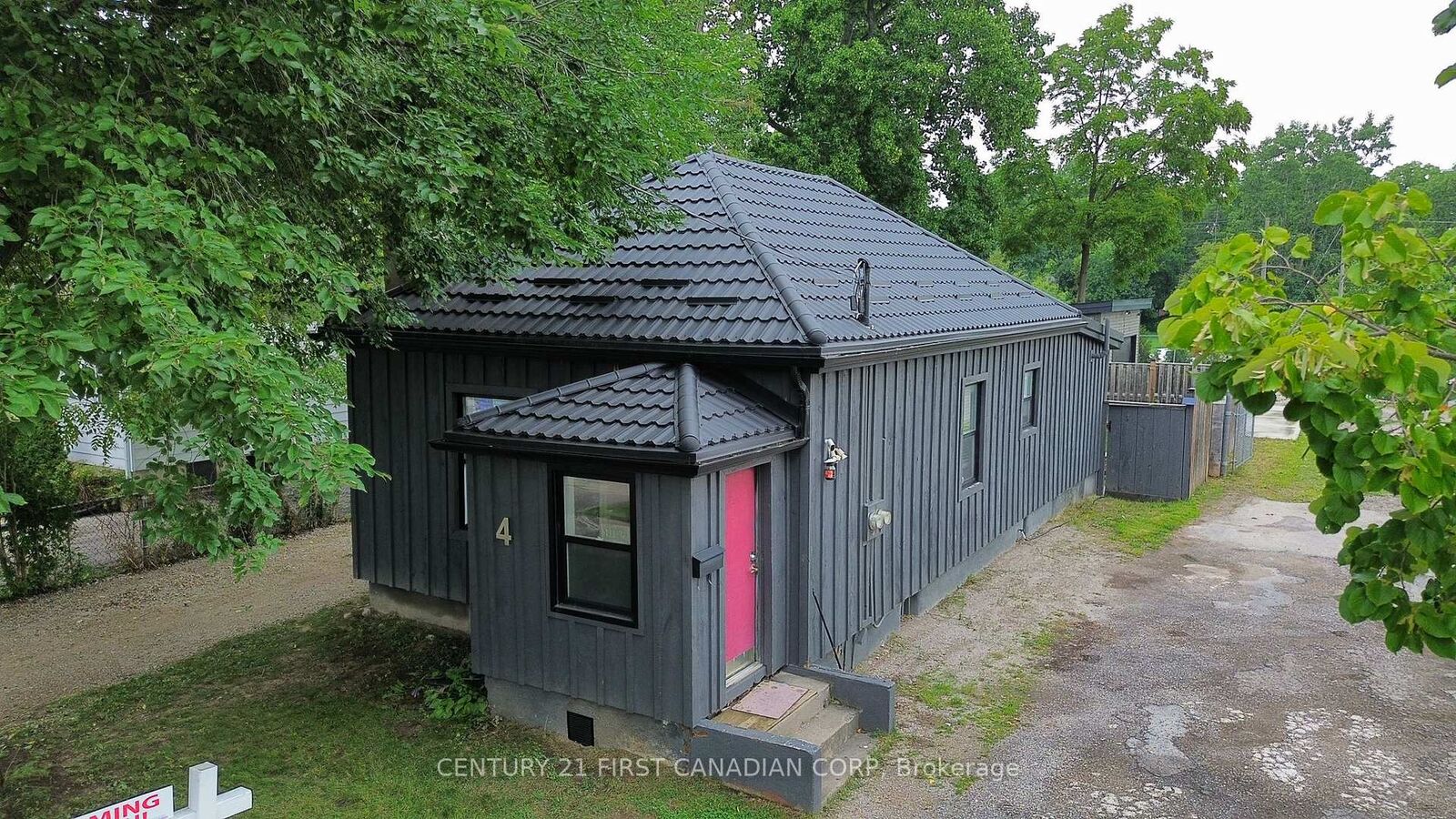 Property Photo:  4 Elmwood Place  ON N6J 1J2 