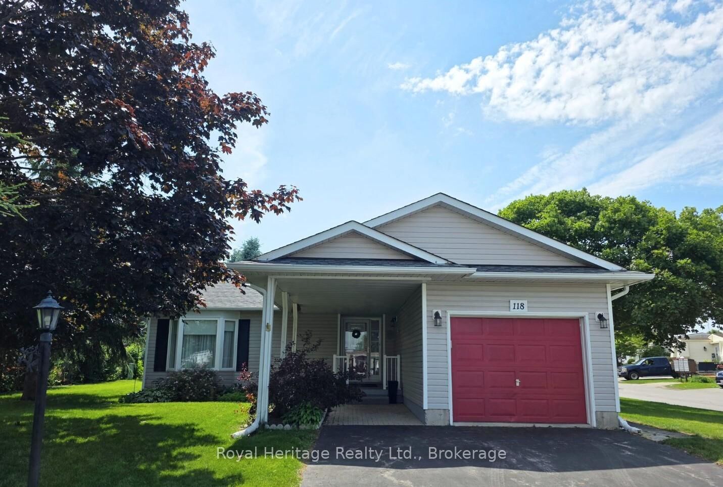 Property Photo: 118 Bluffs Road ON L1B 1A8