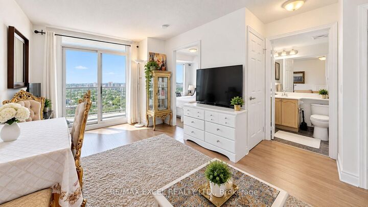 Property Photo: 15 Greenview Avenue 2510 ON M2M 4M7