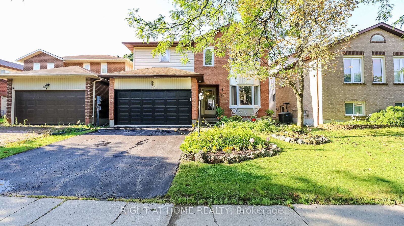 Property Photo:  70 Kinzie Lane  ON L4M 5Z8 