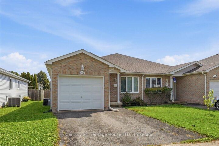 Photo de la propriété:  210 Oakcrest Avenue  ON L3C 7K3 