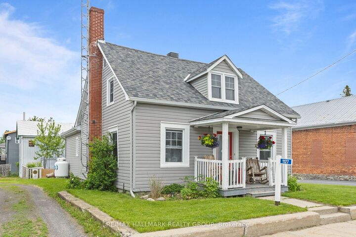 Property Photo:  1127 Labrosse Road E  ON K0B 1P0 