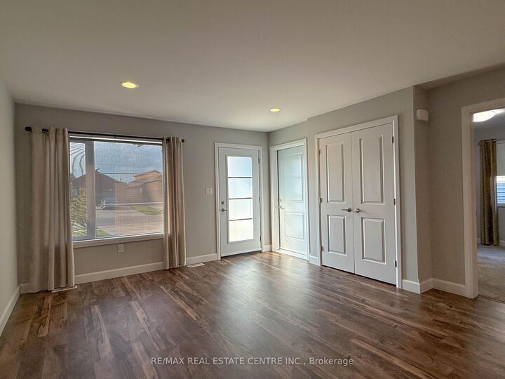 Property Photo:  77 Moonstone Crescent  ON L7M 0S1 