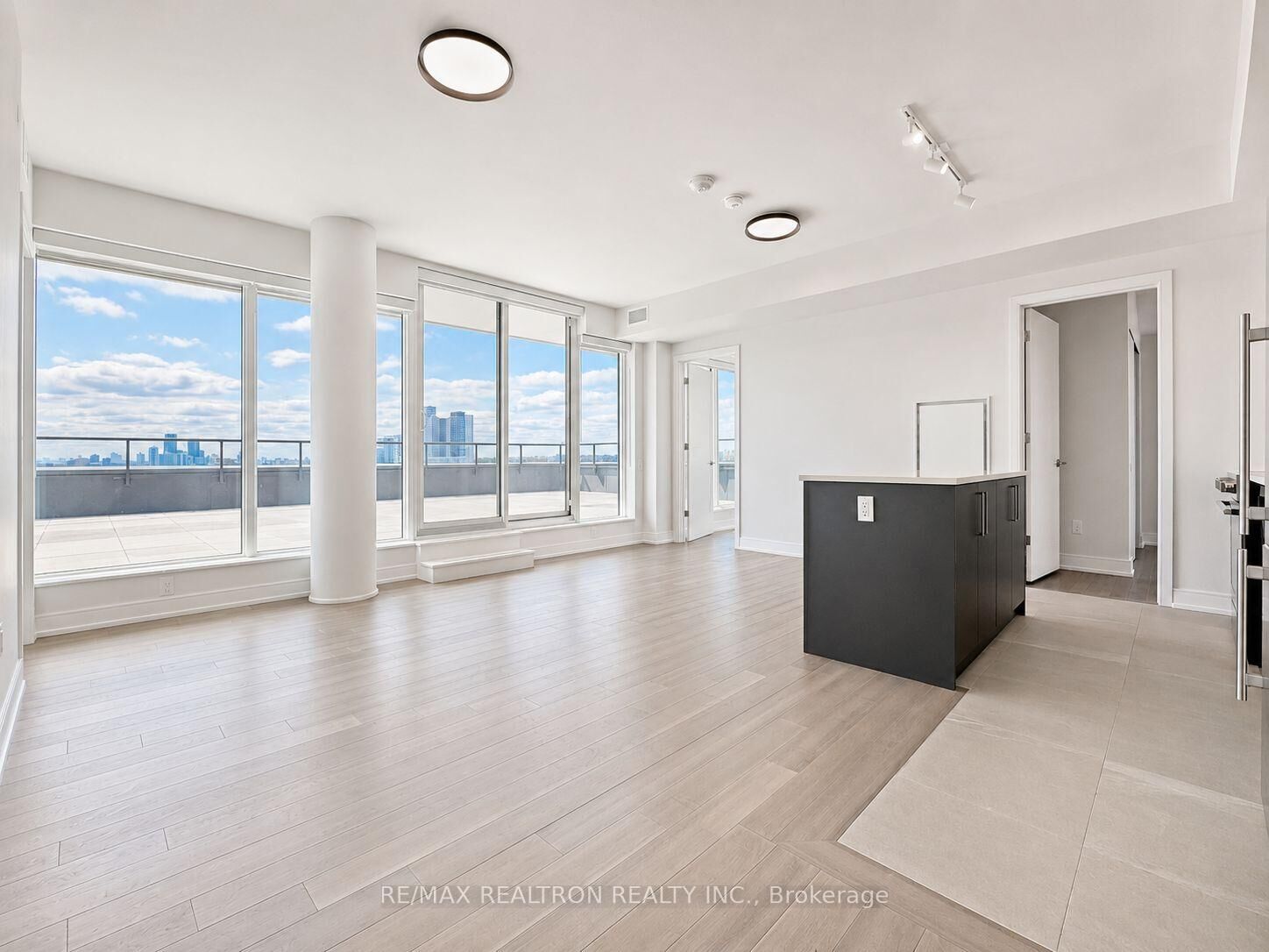 Property Photo:  664 Spadina Avenue 1001  ON M5S 2H7 