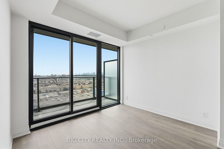 Property Photo:  25 Frederick Todd Way 1211  ON M4G 0E8 