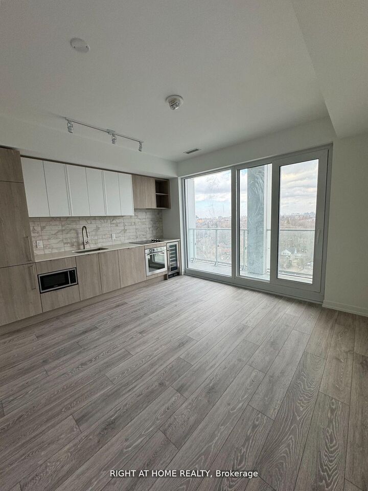 Property Photo: 2020 Bathurst Street 1512 ON M5P 0A6