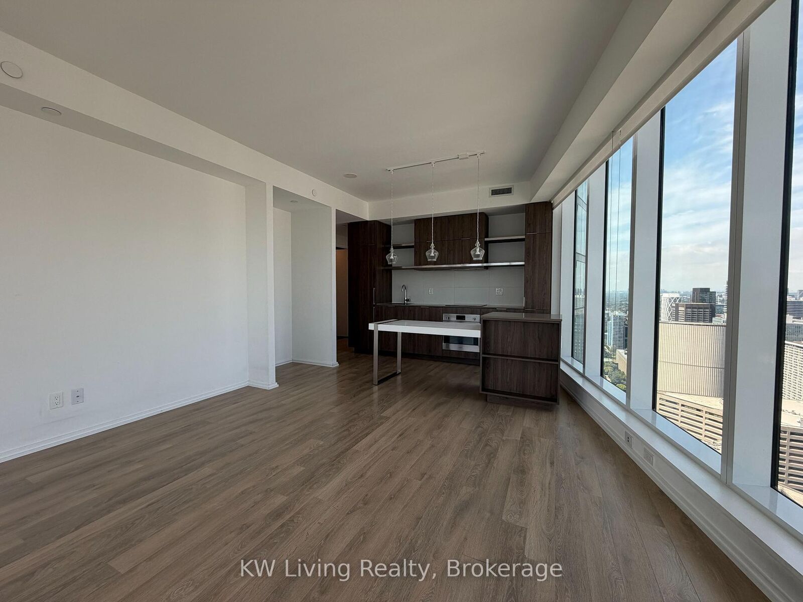 Property Photo: 197 Yonge St Street 3902 ON M5B 1M4