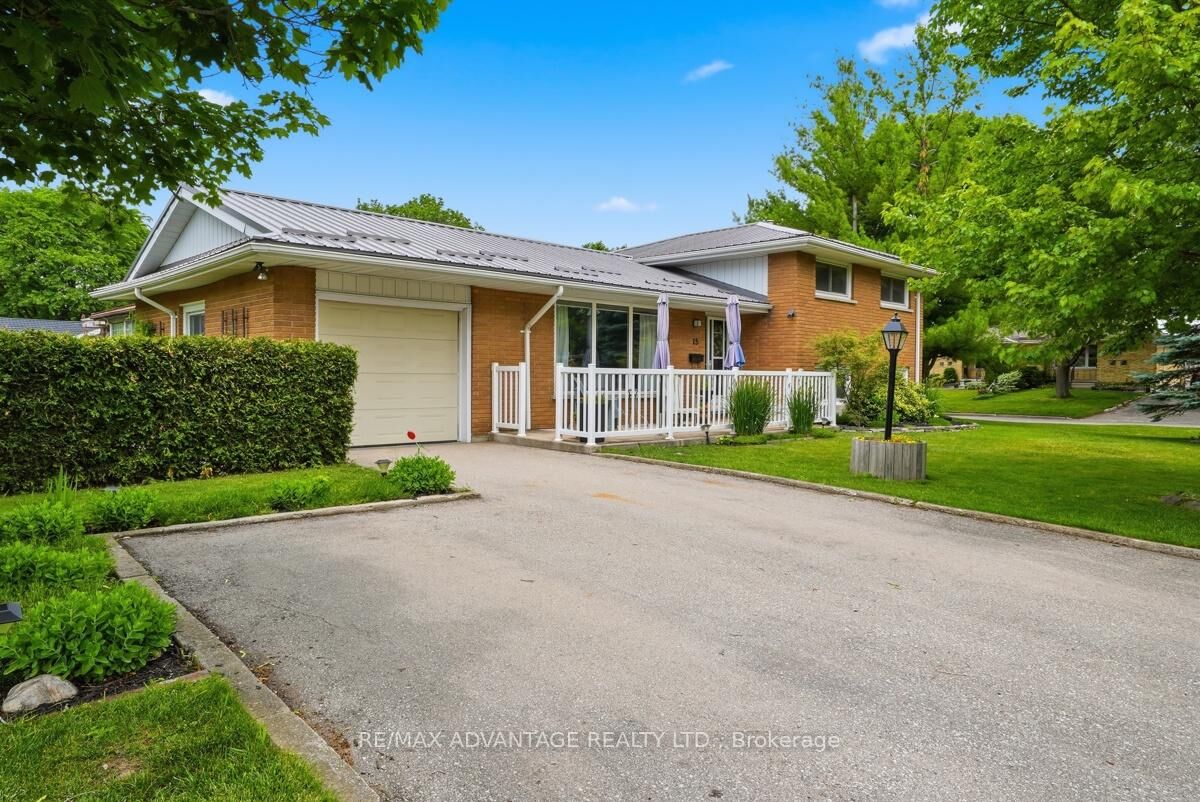 Property Photo:  15 North Almond Place  ON N5Z 4C8 