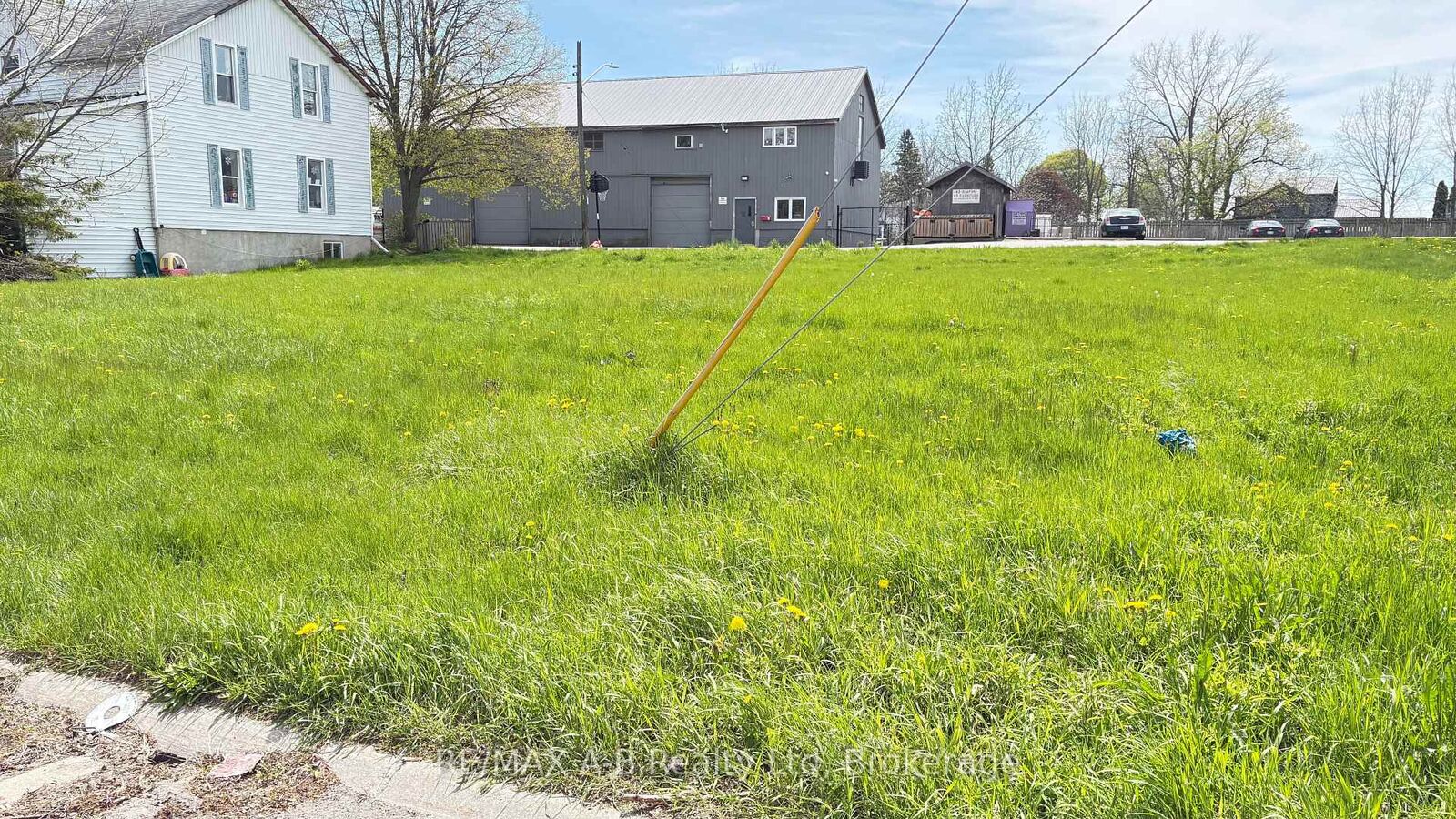Property Photo:  6 Brydges Street E  ON N3L 1K1 