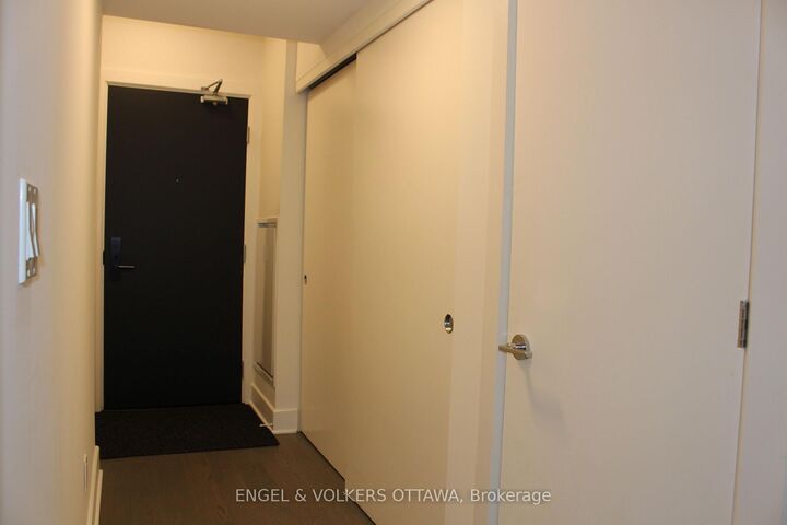 Property Photo:  255 Bay Street 201  ON K1R 0C5 