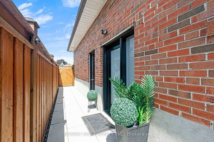 Property Photo: 177 Searle Avenue ON M3H 4B5