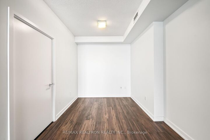 Property Photo:  15 Iceboat Terrace 3207  ON M5V 4A5 
