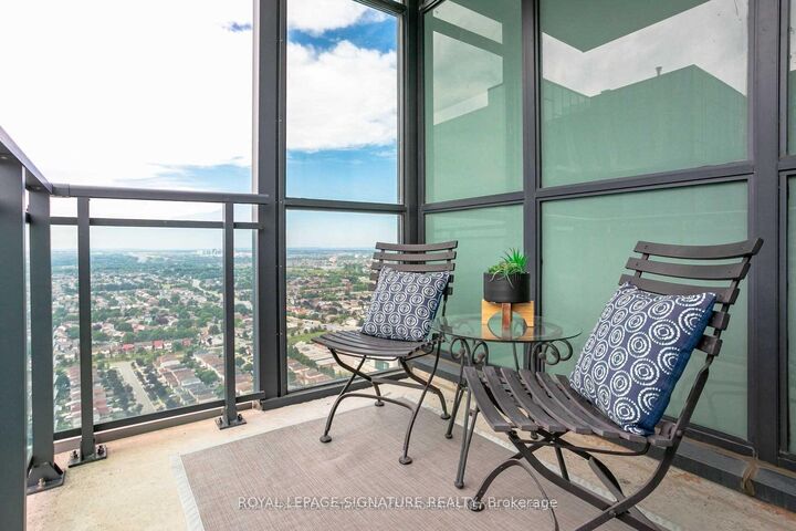 Property Photo:  4070 Confederation Parkway 3604  ON L5B 0E9 