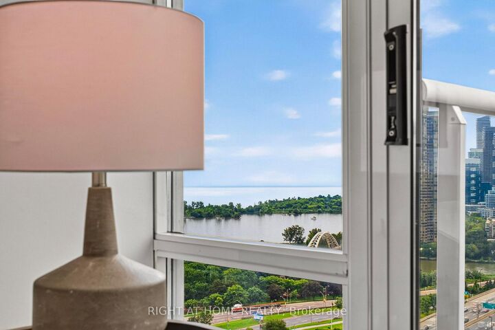 Property Photo:  15 Windermere Avenue 2201  ON M6S 5A2 