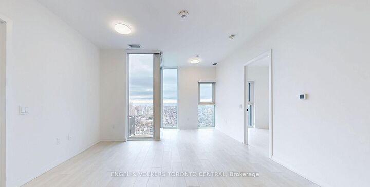 Property Photo:  1285 Dupont Street 2901  ON M6H 0E3 