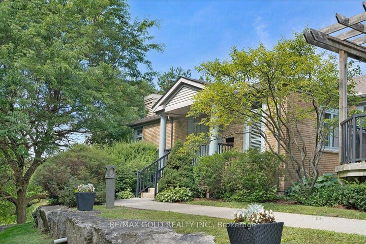 Property Photo:  465 Columbia Street W 2  ON N2T 2N3 