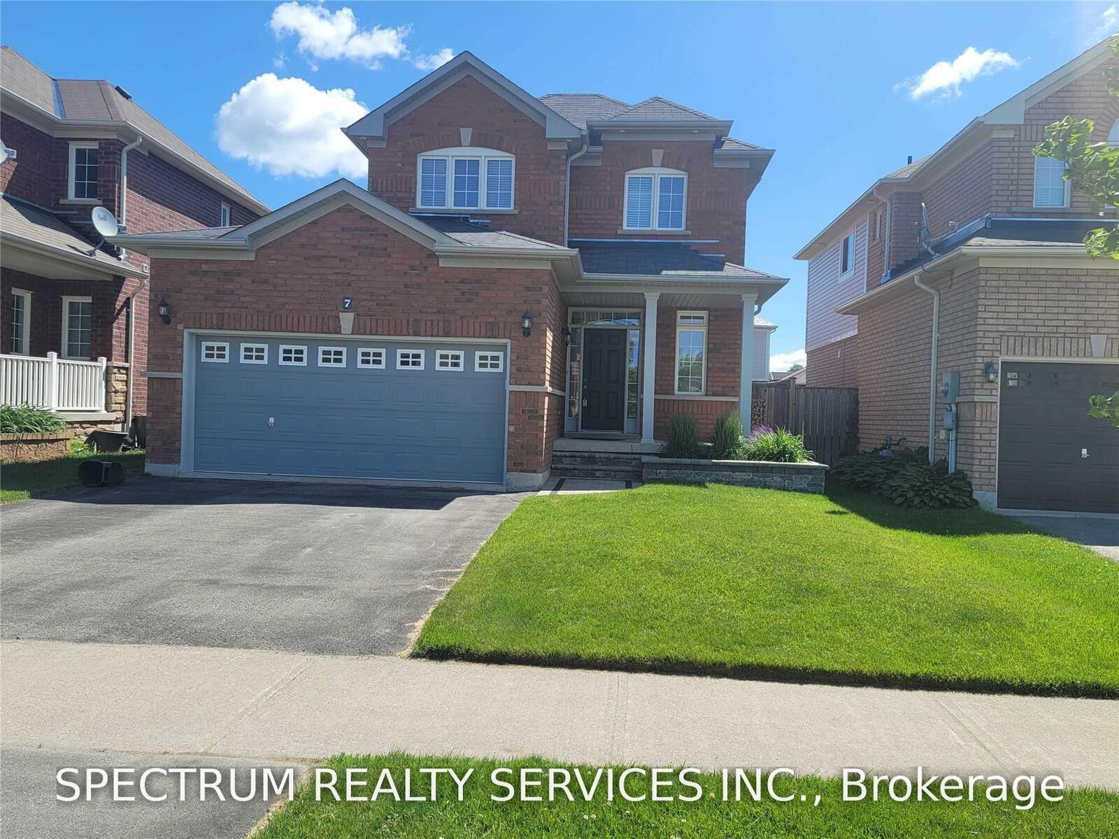 Property Photo:  7 Charlemagne Avenue  ON L4M 0A9 
