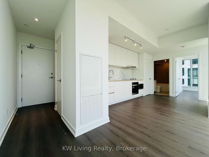 Property Photo:  8 Wellesley Street W 5208  ON M4Y 0J5 