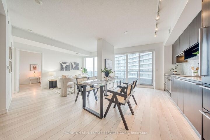 Property Photo: 117 McMahon Drive 2807 ON M2K 0E4