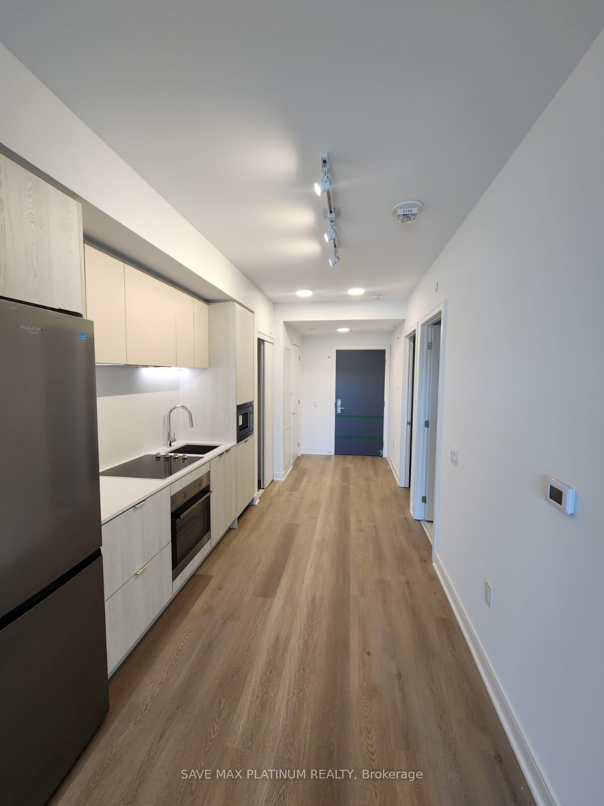 Property Photo: 86 Dundas Street E 407 ON L5A 1W4