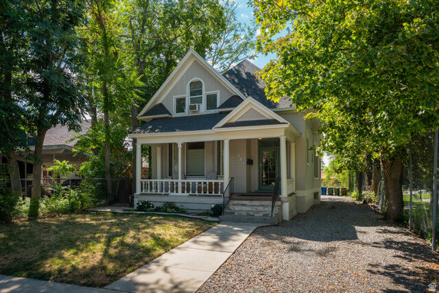 Property Photo: 464 E 600 S UT 84111